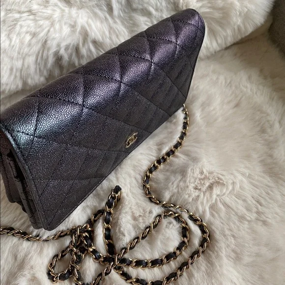 SOLD Chanel wallet on chain in iridescent caviar - Picture 2 of 14